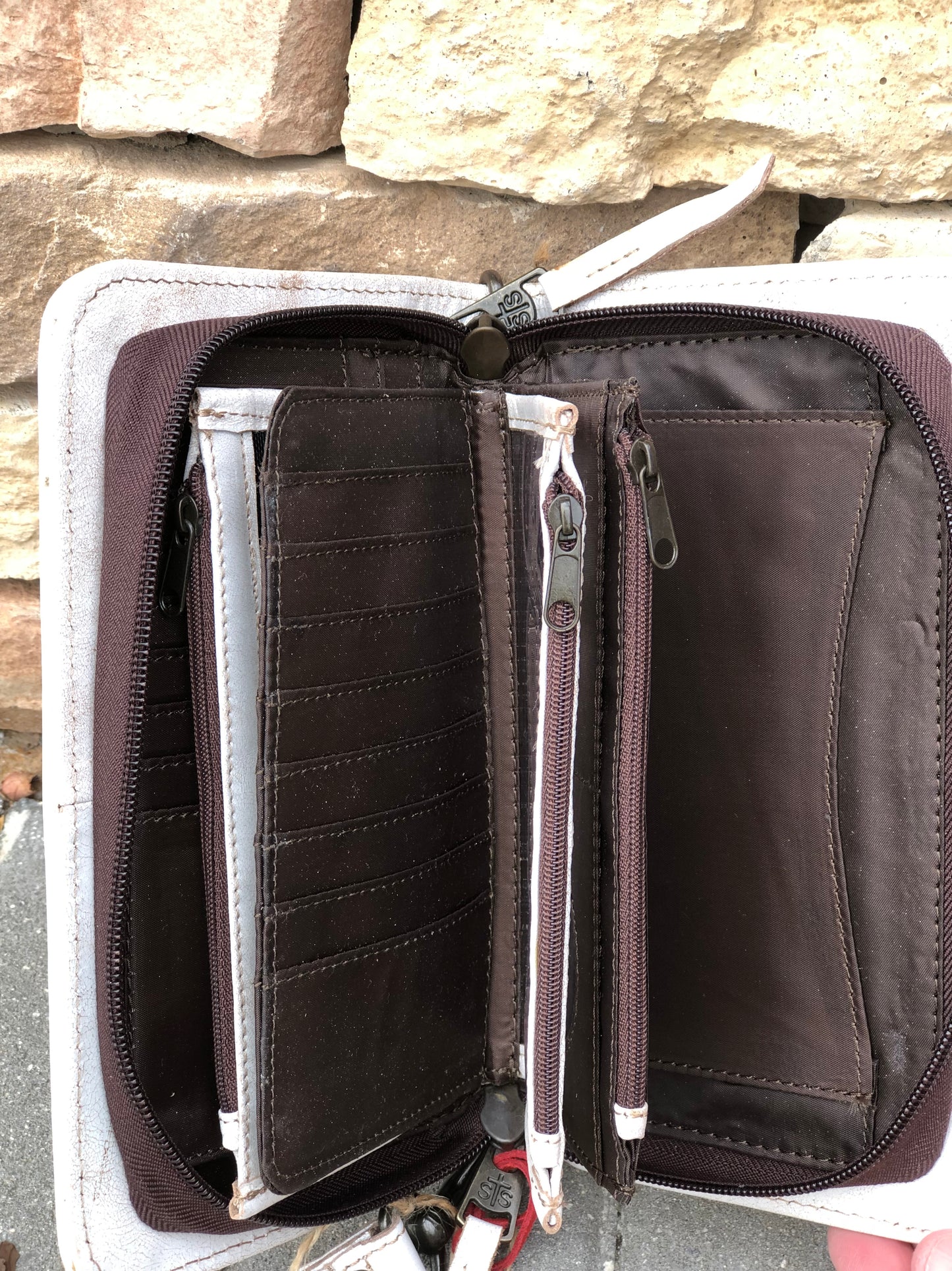STS cremello Evie organizer
