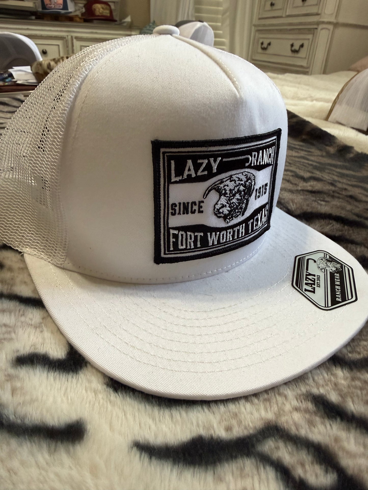 LAZY J RANCH SILVER GREY
& BLACK FORT WORTH
CLASSIC ROPE TRUCKER
HAT