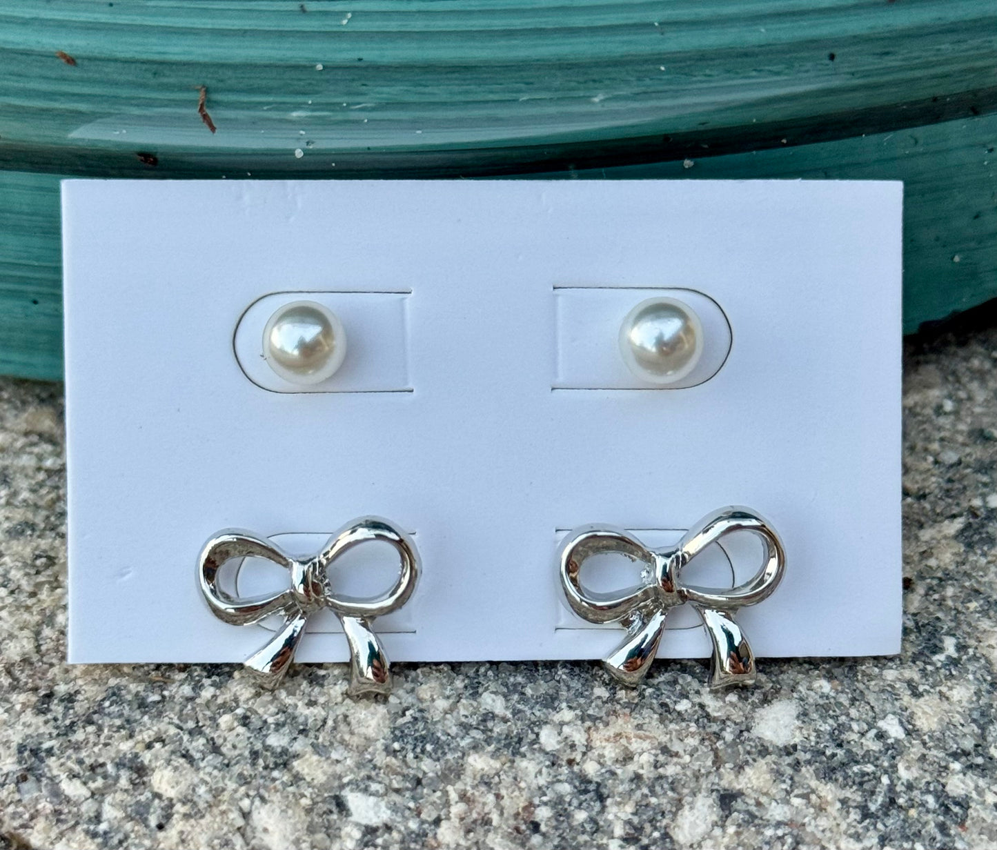 Pearl and bow stud earrings set